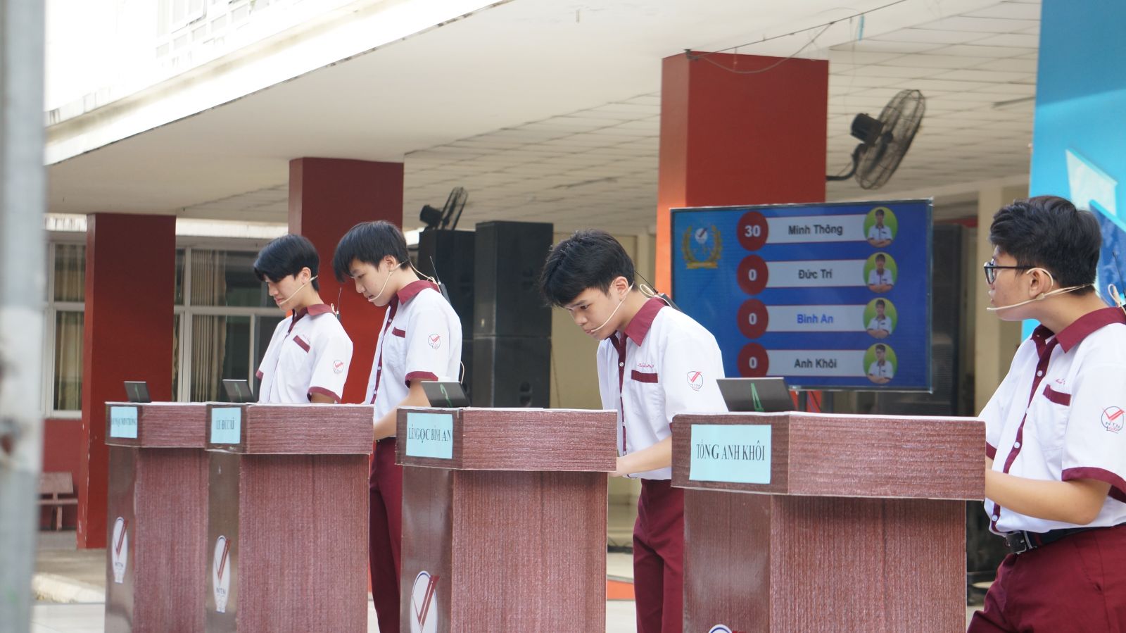 Các nhà leo núi cạnh tranh quyết liệt trong từng câu hỏi