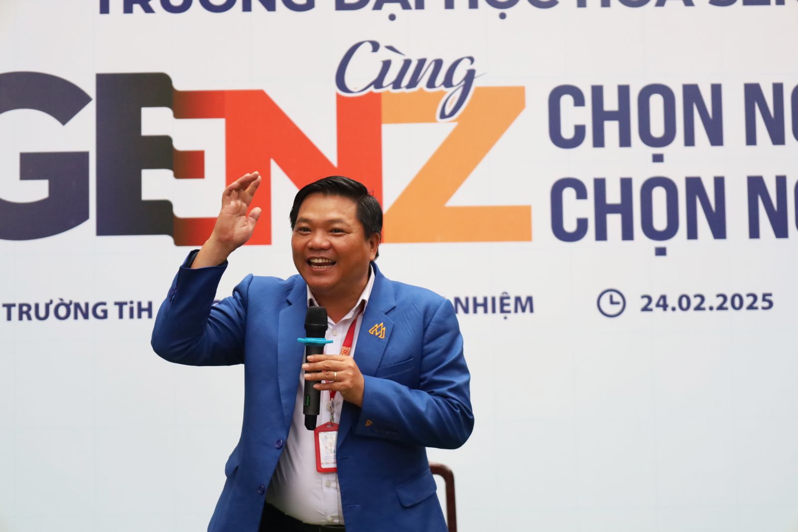 ThS Phan Văn Giang chia sẻ tại trường TH, THCS và THPT Ngô Thời Nhiệm