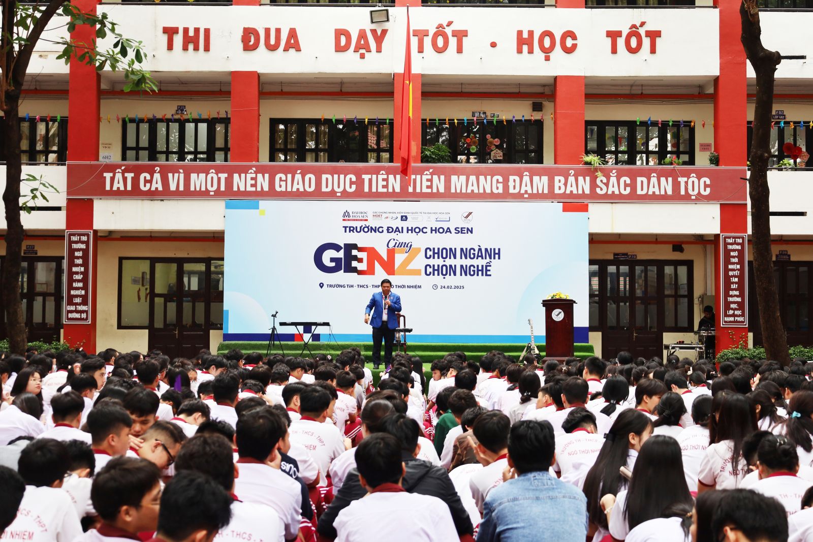 Chuyên gia giải đáp thắc mắc của các em học sinh