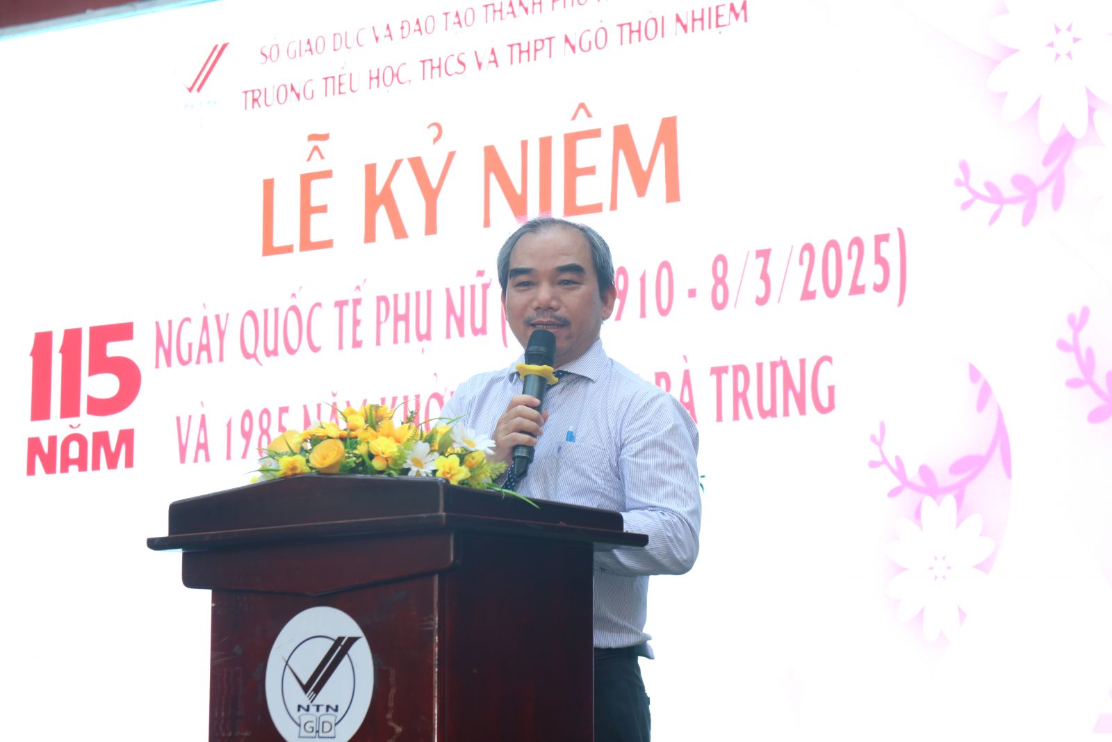 Thầy Tưởng Nguyên Sự - Hiệu trưởng nhà trường phát biểu tại lễ kỷ niệm