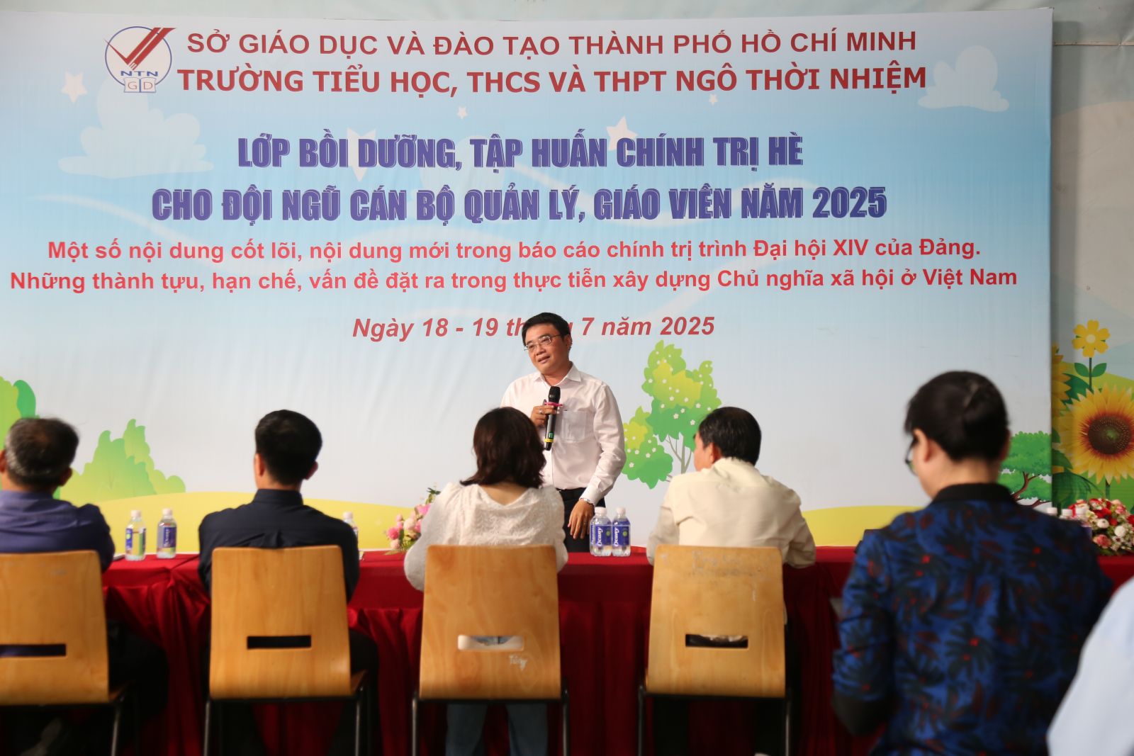 Báo cáo viên: Liên Minh Thiện - Trưởng ban xây dựng Đảng phường Phước Long, TP. HCM