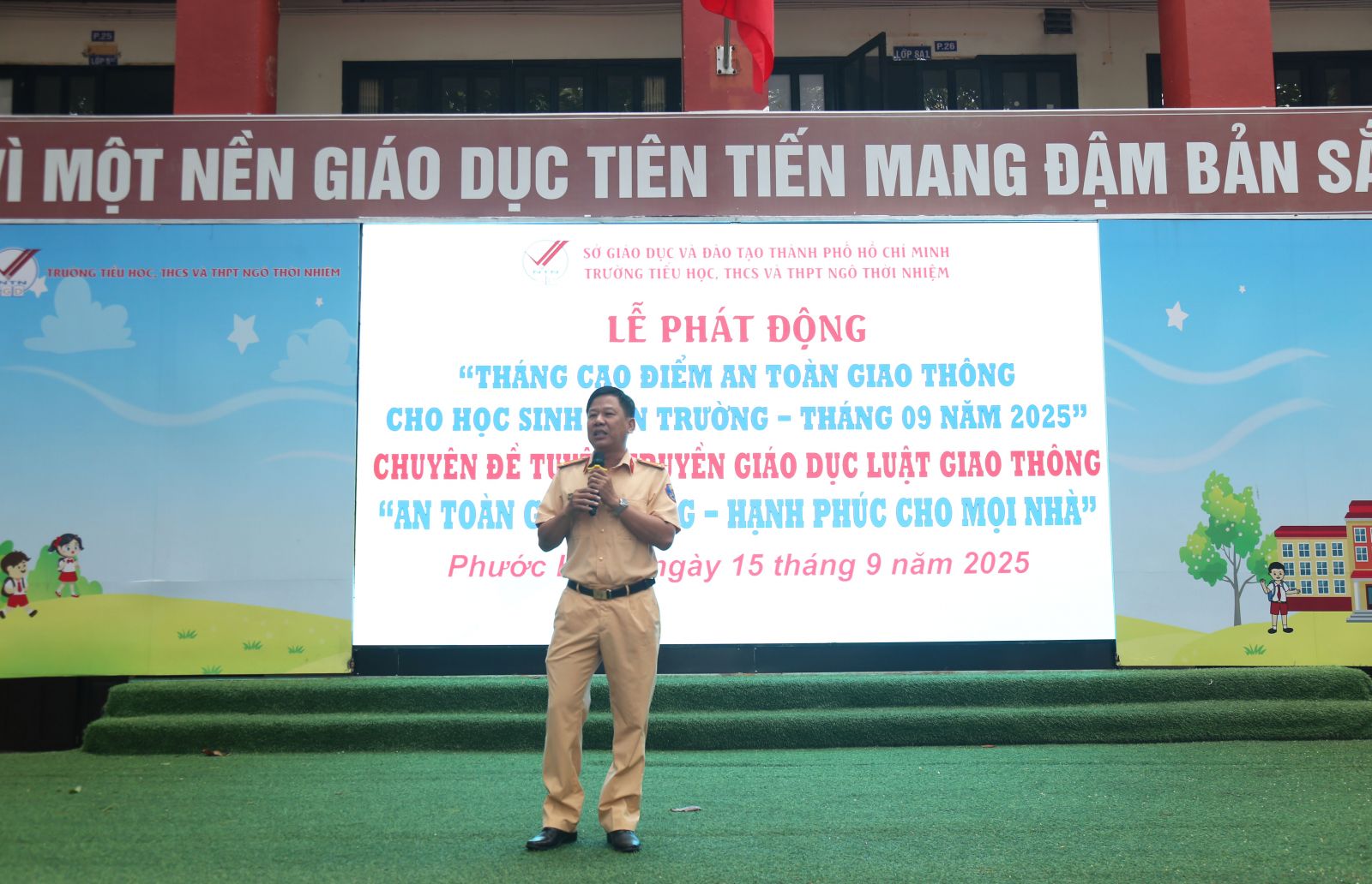 Trung tá Nguyễn Chánh Trung - Cán bộ đội CSGT Rạch Chiếc tại buổi lễ phát động