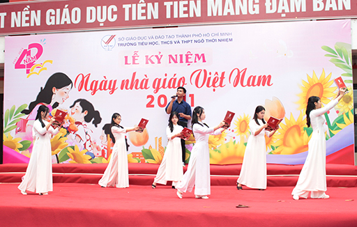 Tiết mục Đơn ca: Người thầy - ST Nguyễn Nhất Huy - Tiếng hát Thành Nhân và nhóm múa minh họa - Lớp 11A14 - Kỷ niệm 42 năm ngày nhà giáo Việt Nam